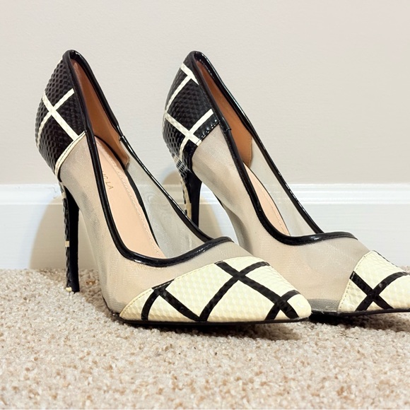 Women's white and Black Pumps - Picture 6 of 9